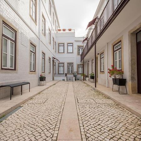 Charming Apartment In Private Condominium At Graca Lissabon Exterior foto